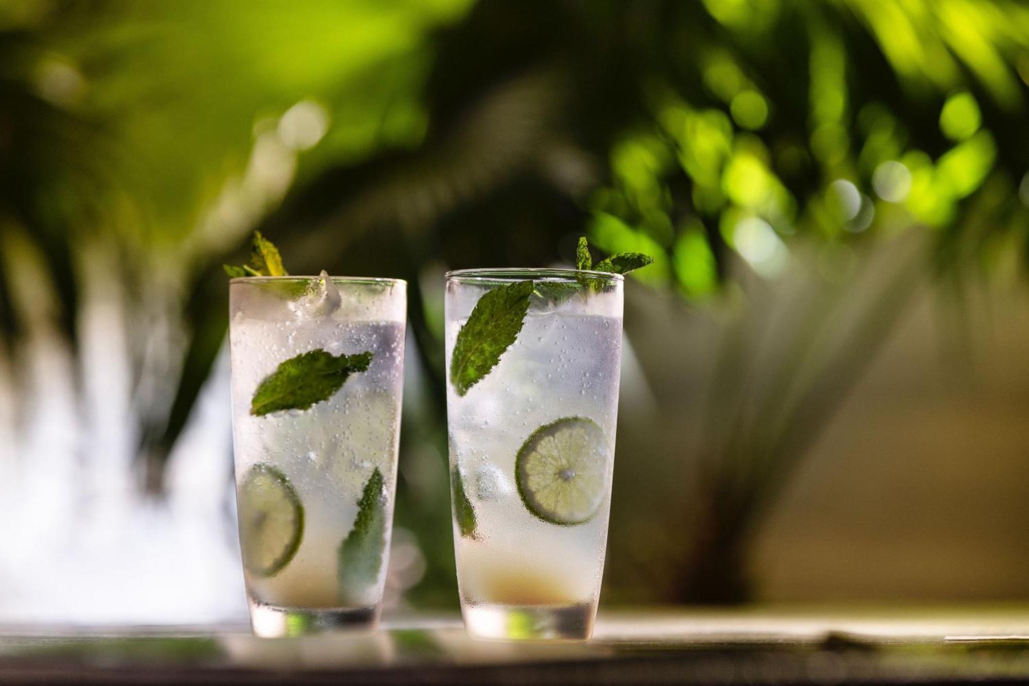 Santa Marta Marriott Resort Playa Dormida Exterior foto A caipirinha cocktail